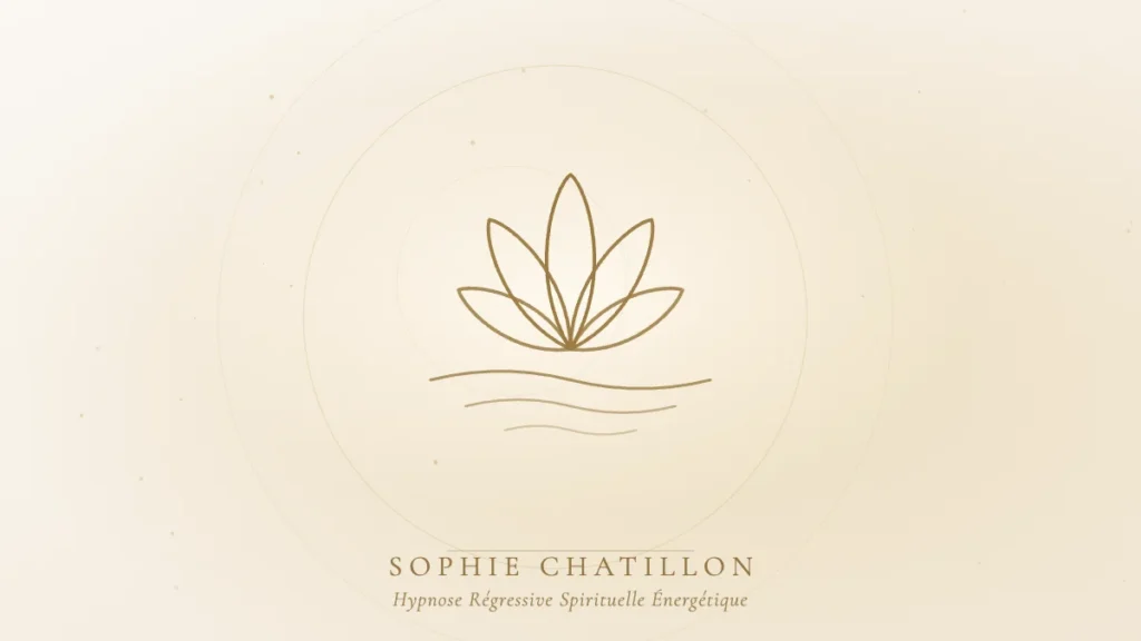 Fleur de lotus dorée sur l'eau, illustration de l’article « Hypnose et anxiété : ce que j'accompagne » – Sophie Chatillon